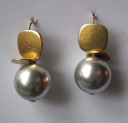 Soft Gold Earrings with Grey Pearl